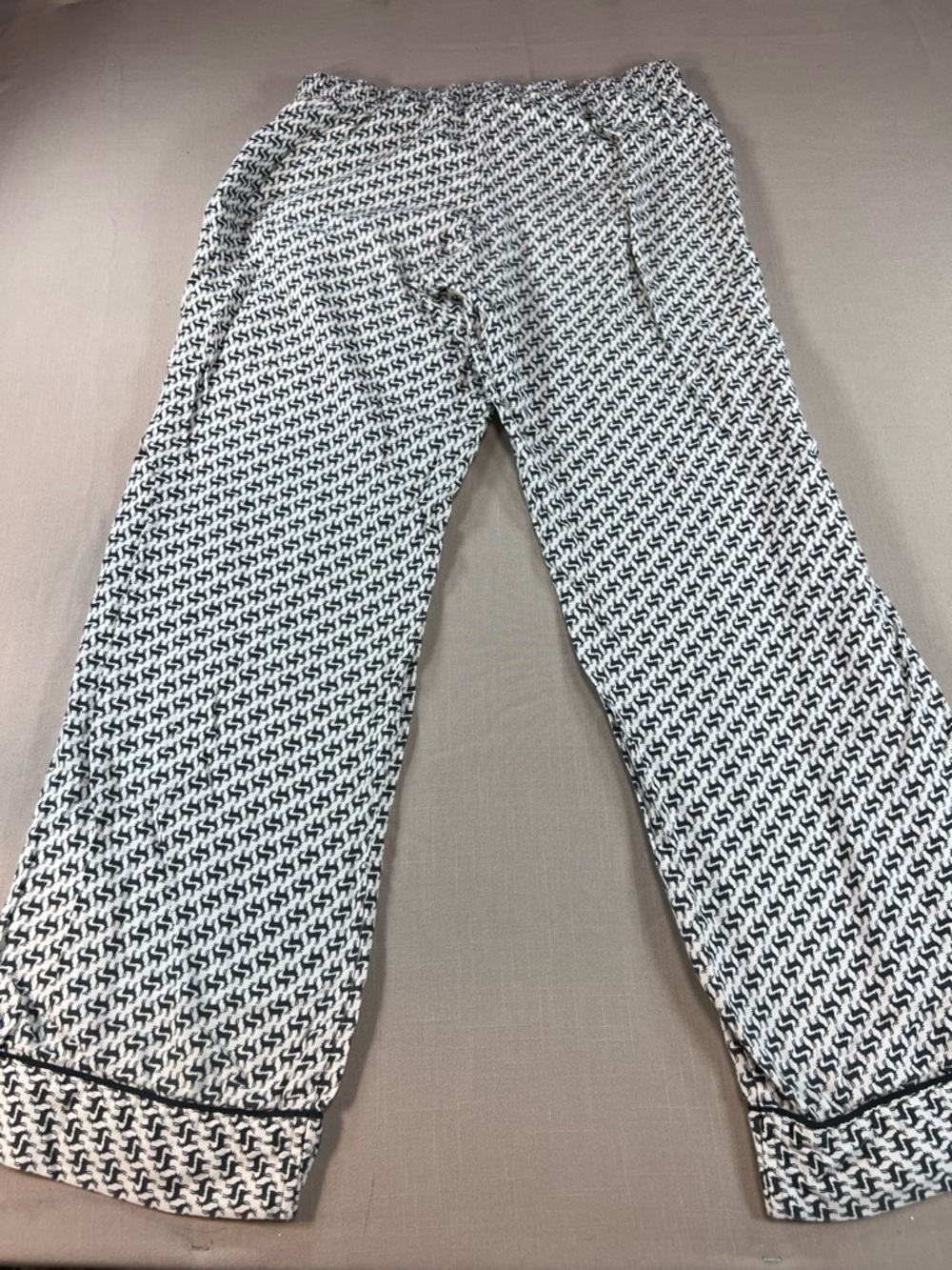 Victoria’s Secret Reindeer Print Pajama Pants - XS - Picture 8 of 11